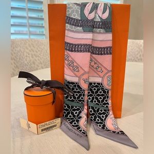 Hermes Twilly 100% Silk La Promenade Du Matin Noir/Rose Poudre/Celadon